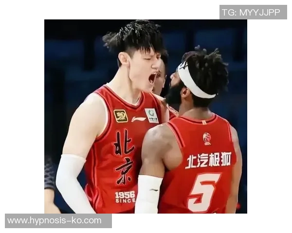 曾凡博在北京赛场上精彩封盖展现篮球技巧与团队精神 曾凡博在北京赛场上精彩封盖展现篮球技巧与团队精神