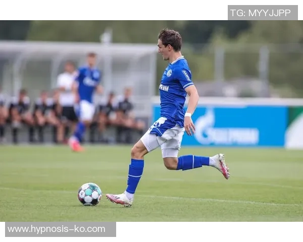 拜仁慕尼黑大胜沙尔克04,横扫对手展示绝对实力 拜仁慕尼黑大胜沙尔克04,横扫对手展示绝对实力